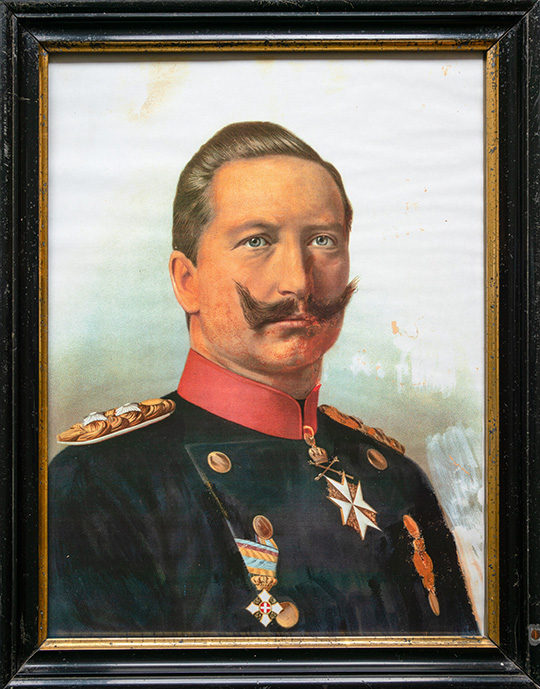 Kaiser Wihelm II. (1888 - 1918)
Ein Kaiserbild gehörte um 1900 in Volksschulen unbedingt zur Ausstattung eines Klassenzimmers
